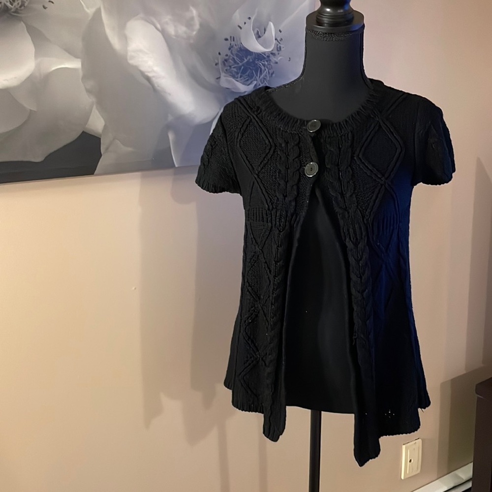 2 button short sleeved cardigan